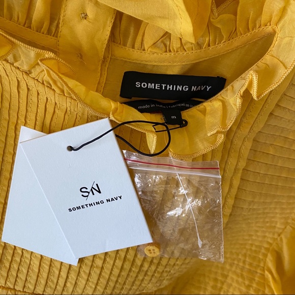 Something Navy Yellow Pleated Peplum Top M - Picture 10 of 12